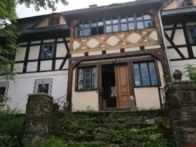 Zabytkowy dworek Mniszków 17: historia, architektura i okolice