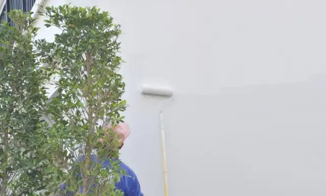 Jak zabezpieczyć elewację przed brudem? 5 skutecznych metod