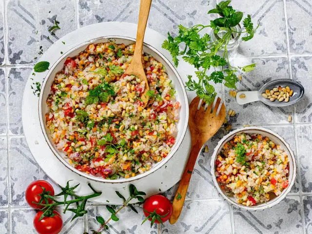 Die 10 besten Salate: Klassiker & Trends für jeden Anlass