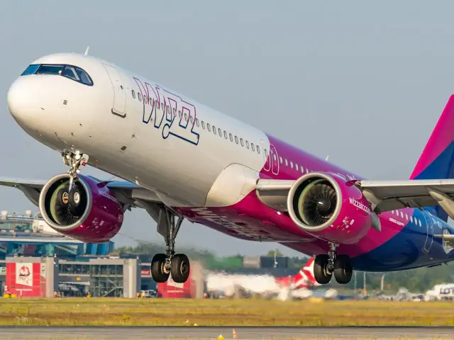 Skąd lata Wizz Air? Odkryj najpopularniejsze trasy i lotniska