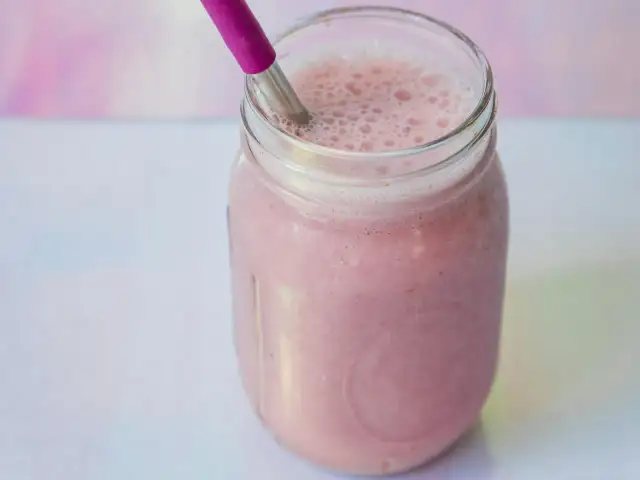 Jak zrobić shake proteinowy, który naprawdę działa na Twoje cele?