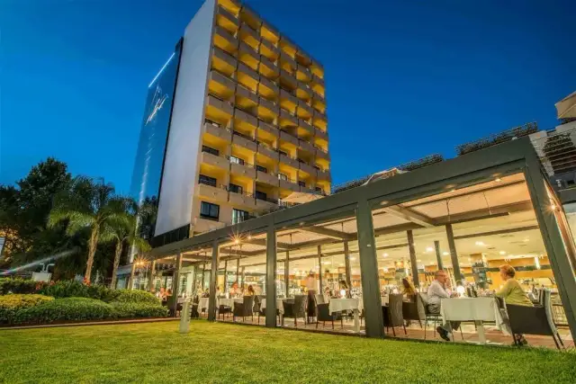 Isla Mallorca & Spa en Carrer de Pilar Juncosa: Servicios y Opiniones