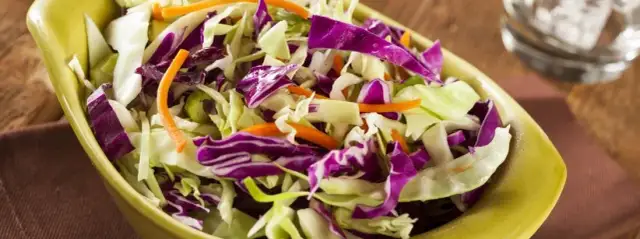 Jakie surówki do wołowiny najlepiej podkreślają smak mięsa?