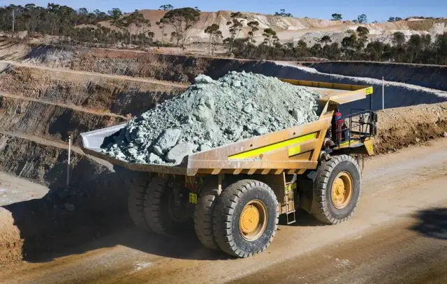 Klopoty producentow lsniacego metalu. Rzad rezygnuje z podatkow za nikiel - dlaczego?