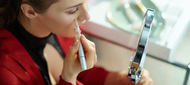 Idealny korektor pod oczy? Dopasuj go do podkładu!