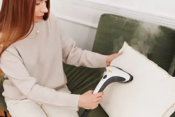 Czyszczenie poduszek ogrodowych: Uniknij błędów, ciesz się świeżością!