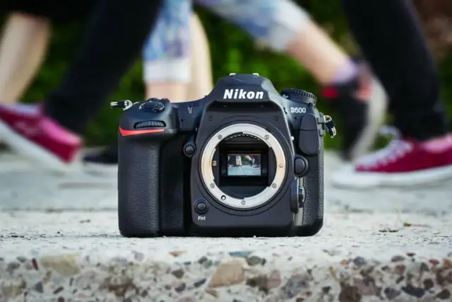 Jak sprawdzić przebieg migawki w Nikon? Proste metody