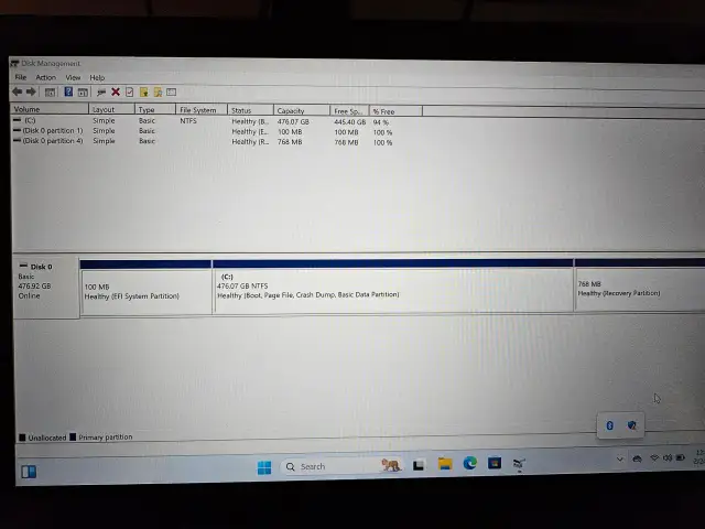 Zrzut ekranu z narzędzia Zarządzanie dyskami w systemie Windows, pokazujący partycje dysku C, EFI i odzyskiwania.