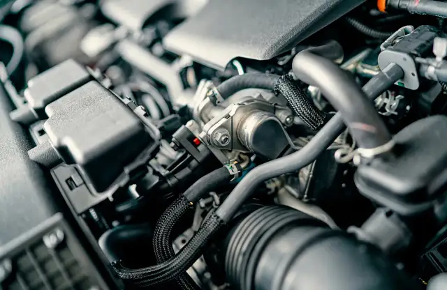 Wymiana wtryskiwaczy w dieslu: Koszty, regeneracja, jak oszczędzić?