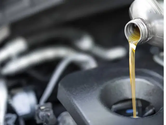 Jaki olej do kosiarki czterosuwowej, aby uniknąć problemów z silnikiem?