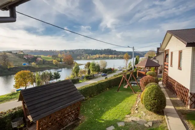 Dolnośląskie domki nad jeziorem: Jak znaleźć i zaoszczędzić?