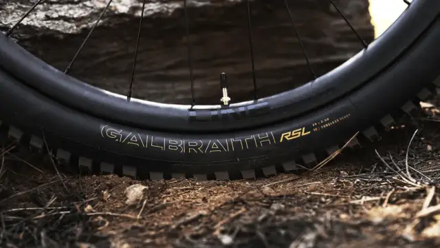 Jakie ciśnienie w oponach rowerowych 29 cali zapewni bezpieczeństwo?