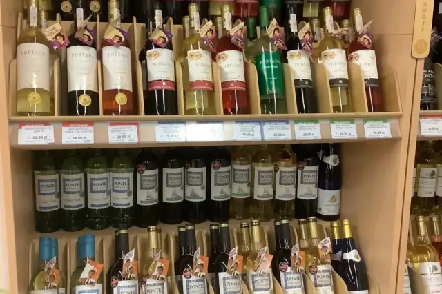 Wino wegańskie czym się różni - poznaj kluczowe różnice w produkcji