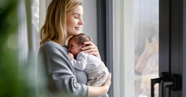 Kiedy z noworodkiem w gości? Ważne zasady i wskazówki dla rodziców