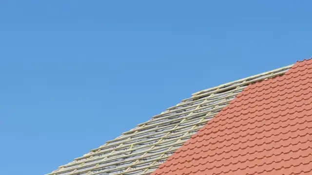 Obróbki blacharskie dach – jak uniknąć najczęstszych błędów w montażu