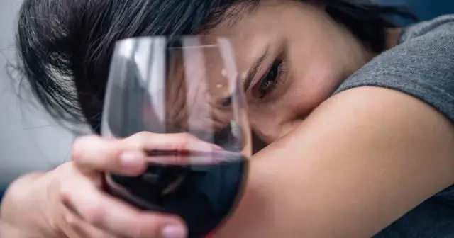 Kiedy picie to uzależnienie? Rozpoznaj objawy i szukaj pomocy