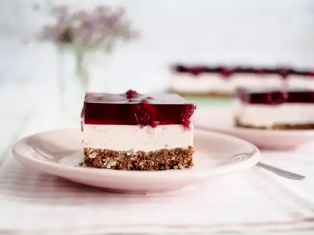 Prosty przepis na ciasto Filadelfia bez pieczenia z wiśniami