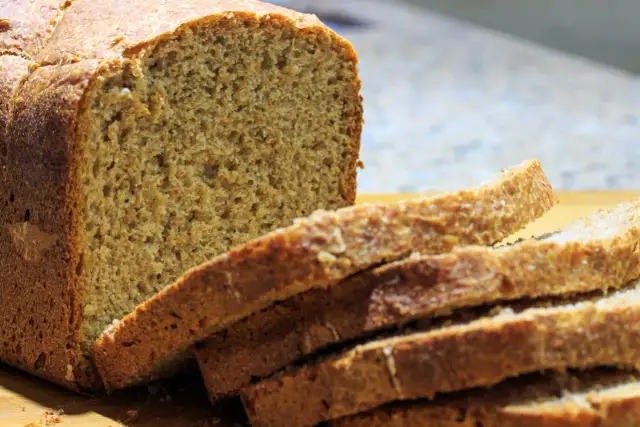 Ile kalorii ma chleb orkiszowy? Odkryj jego prawdziwą moc!