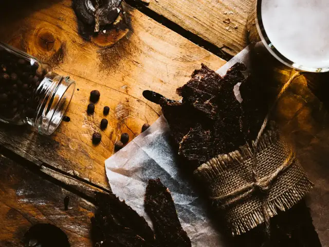 Czy suszona wołowina jest zdrowa? Odkryj jej zalety i zagrożenia