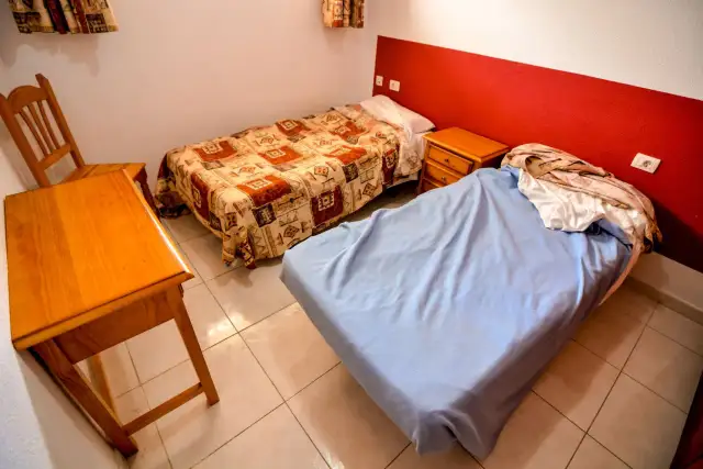 Czy można wynająć pokój w hotelu nie mając 18 lat? Oto prawda!