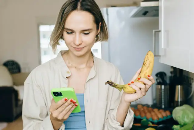 Ile kalorii ma banan bez skórki? Poznaj dokładną wartość