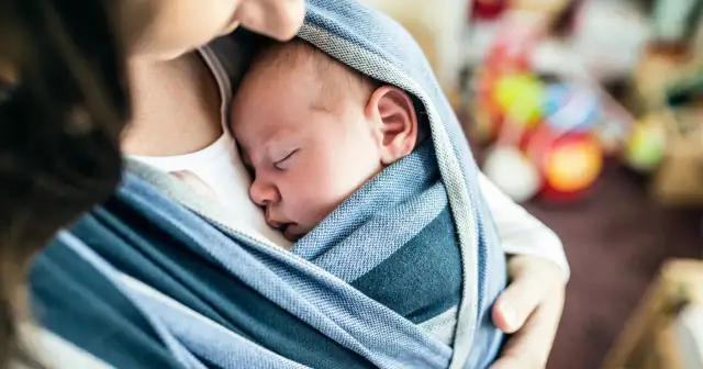 Od kiedy można nosić dziecko w chuście? Ważne zasady i wskazówki
