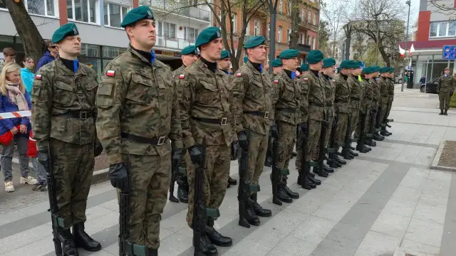 Gdzie odbywa się dobrowolna zasadnicza służba wojskowa w Polsce?