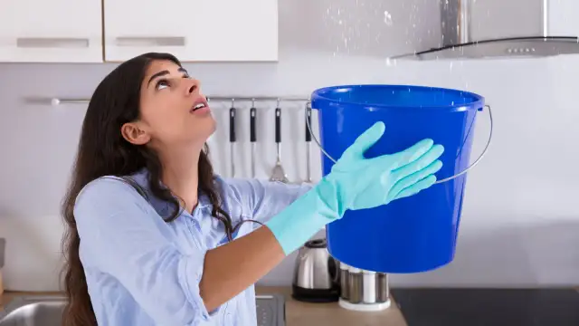 Czym uszczelnić dach, aby uniknąć kosztownych przecieków?