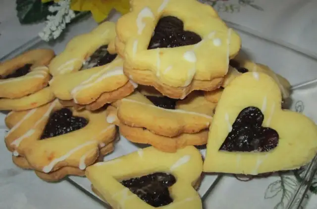 Ciastka z gotowanych żółtek: Jak zrobić idealnie kruche i żółte?