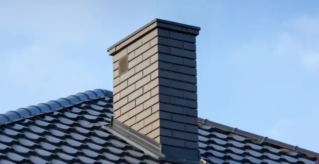 Jak skutecznie ocieplić komin na strychu? Sprawdzone metody i materiały