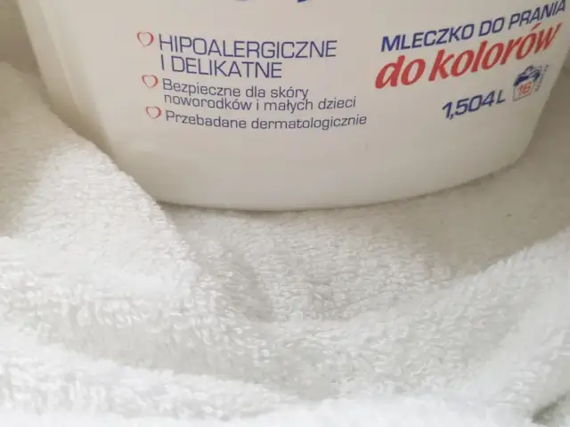 Bezpieczny proszek do prania dla niemowląt - uniknij alergii i podrażnień