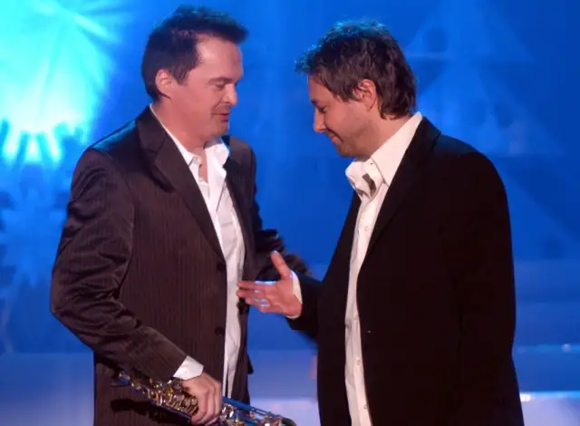 Kto śpiewa "Budzikom śmierć"? Poznaj historię hitu lat 90.