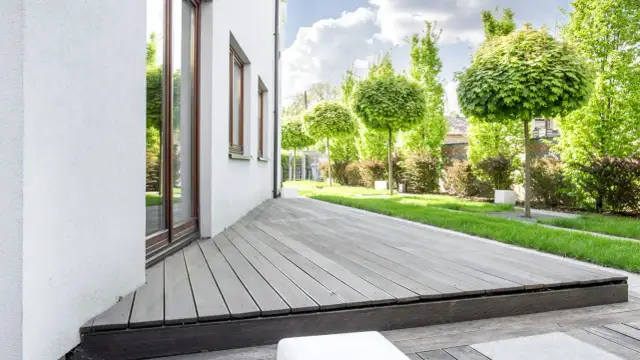 Skuteczne sposoby na uchronienie tarasu przed wilgocią i zniszczeniem