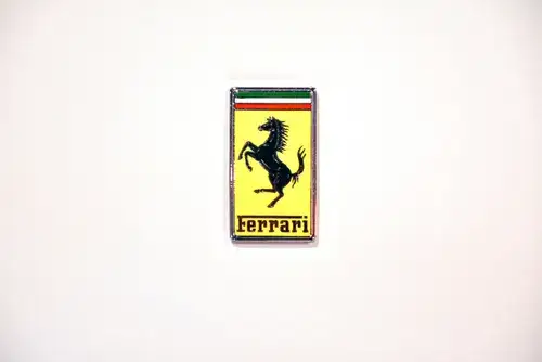 Jaki znaczek ma Ferrari? Odkryj tajemnice logo i jego symbolikę