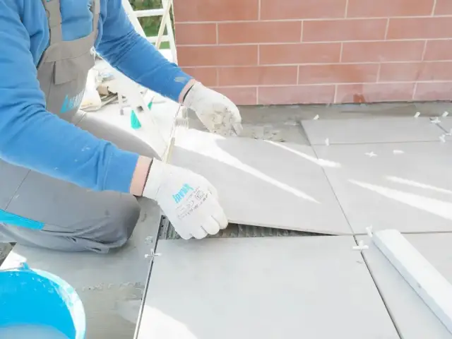 Jak wykończyć taras betonowy? Materiały, błędy, porady eksperta