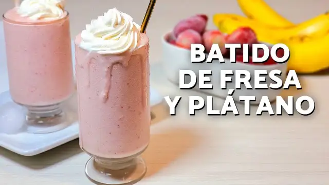 Delicioso batido de fresa y plátano y yogur para una vida saludable