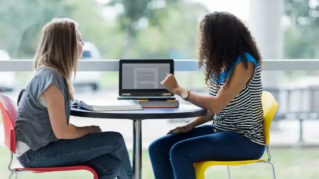 Czy nauczyciel może udzielać korepetycji swojemu uczniowi? Etyka i prawo