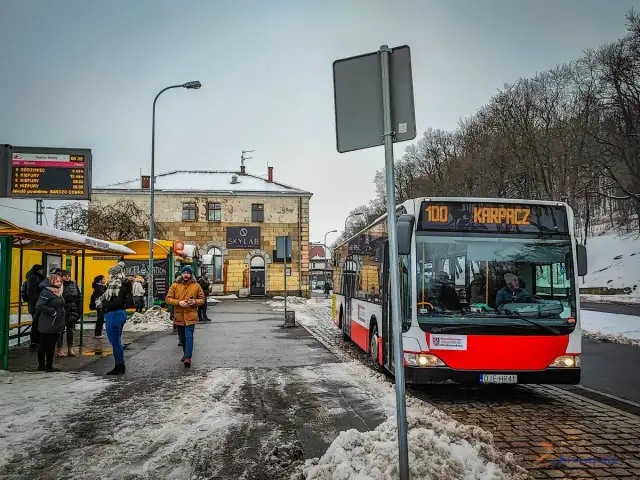 Autobus do Karpacza: Skąd i jak dojechać bez stresu?