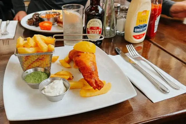 Gdzie zjeść w Londynie? Odkryj najlepsze miejsca na smaczne posiłki