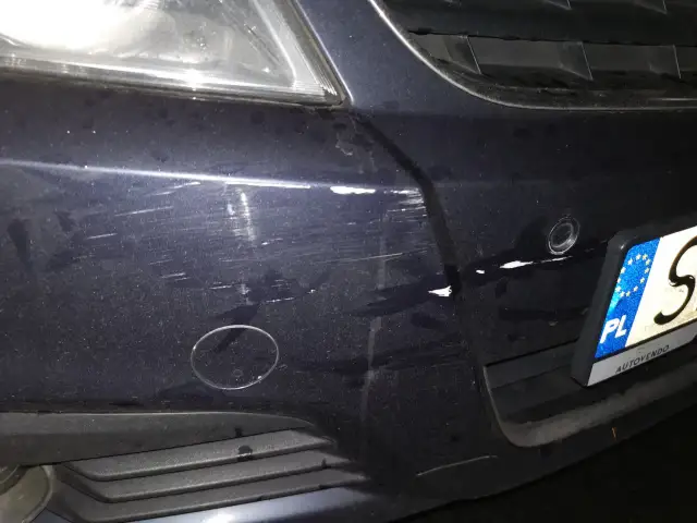 Jak skutecznie usunąć otarcie zderzaka i przywrócić jego wygląd