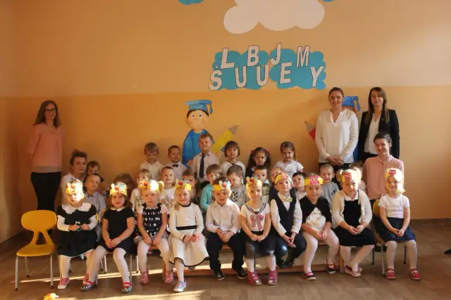 Jak ubrać dziecko na pasowanie przedszkolaka, by czuło się komfortowo?