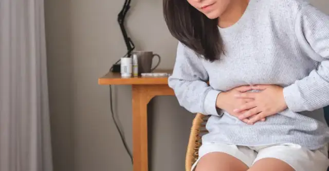 Ciąża pozamaciczna: objawy, które musisz znać, by ratować życie