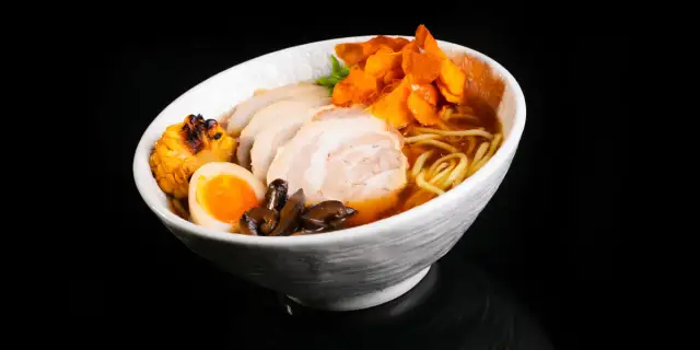 Ramen: Japońskie czy chińskie? Odkryj sekrety smaku i historii