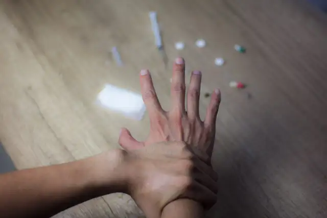 Dopalacze: Jak rozpoznać uzależnienie i znaleźć skuteczną pomoc?