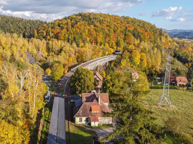 Pociągiem w góry: Szlaki, dojazd, jak zaplanować?