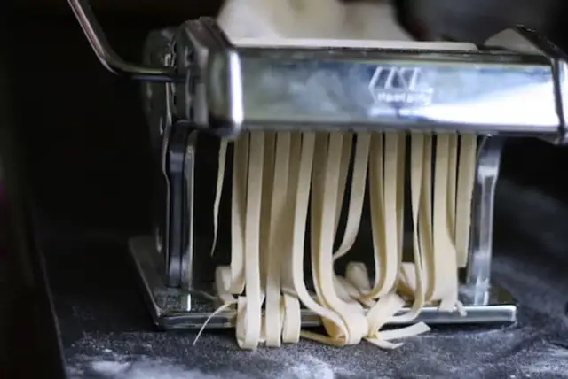 Ile jajek do makaronu? Odkryj idealne proporcje dla smaku