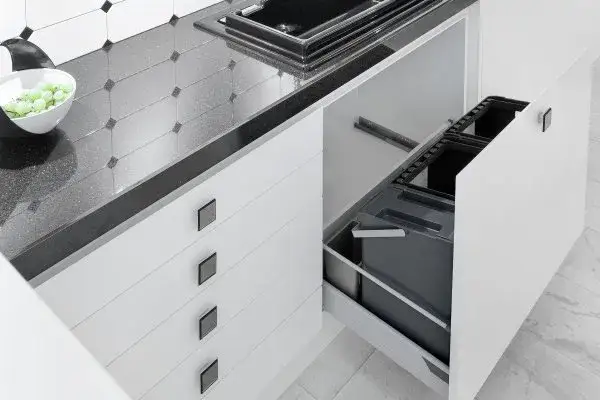 Jakie są kosze na śmieci - kompletny przegląd rodzajów i materiałów 2025