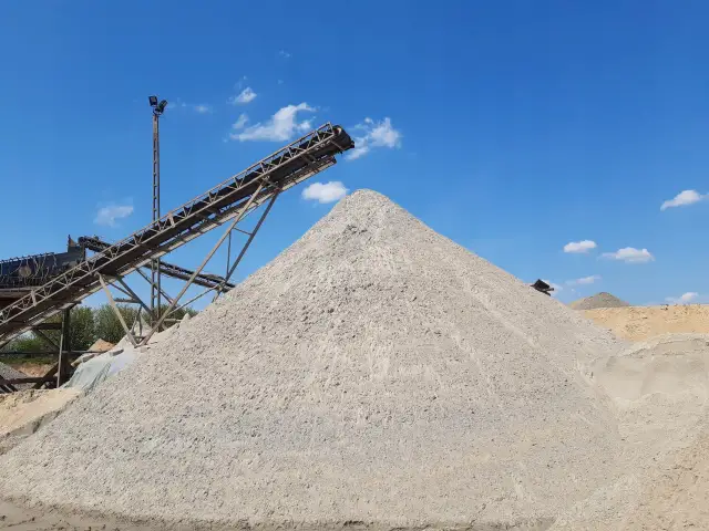 Piasek czy żwir do wylewki - co wybrać dla trwałej podłogi?