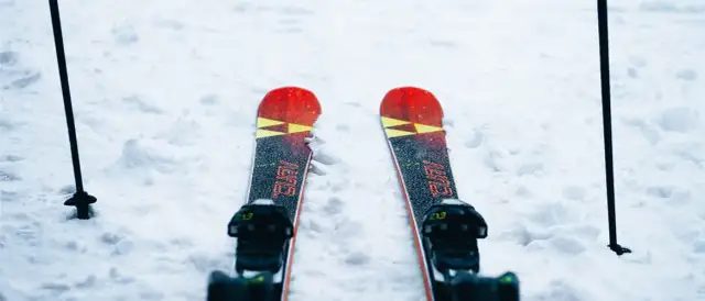 Jakie narty dla zaawansowanych – wybierz najlepsze modele dla siebie