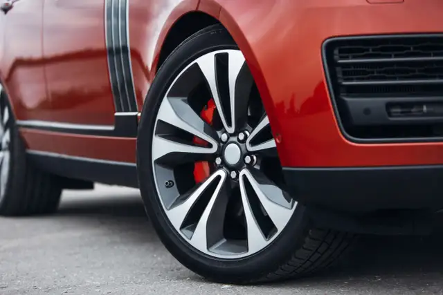 Jakie opony do SUV-a wybrać, aby uniknąć niebezpiecznych sytuacji?